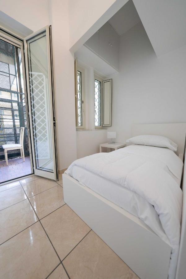Chiaia Apartment San Pasquale By Dimorra Naples Exterior photo